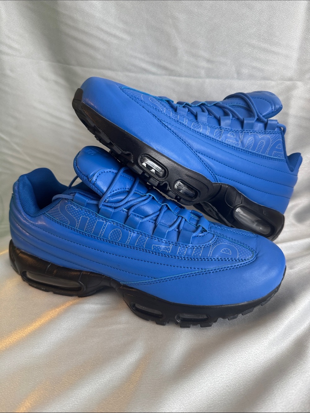 New! Supreme x Nike Air Max 95 Lux "Hyper Cobalt" sneakers.